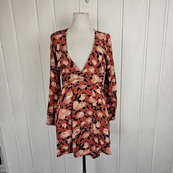 Obey Dresses & Skirts - Obey Orange Floral Darcey Wrap Mini Dress Long Sleeve V Neck Plunge sz XS